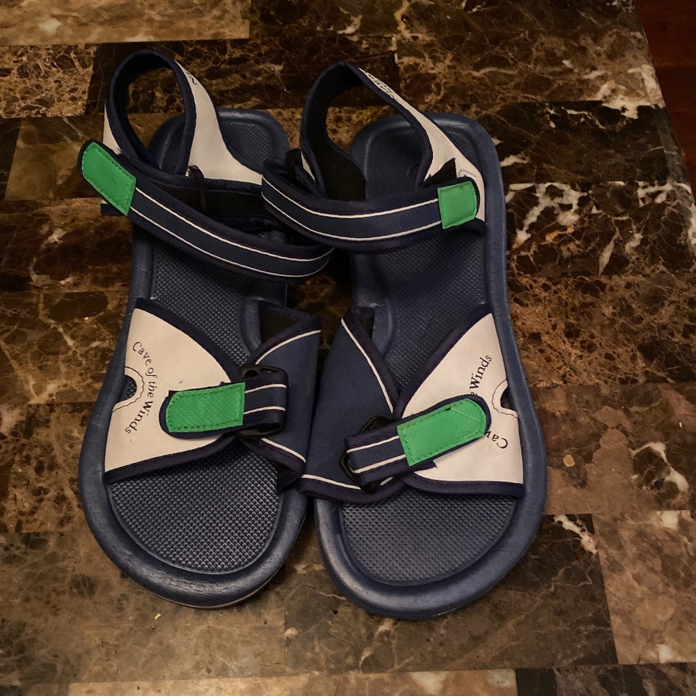 Niagara Falls cave of wind water shoes
